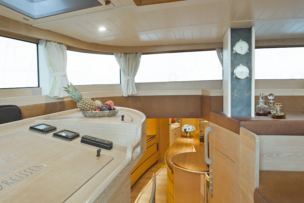 Crewed Sailing Yacht HELENE photo 8