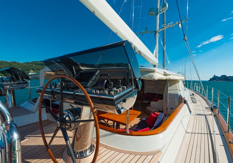 Luxury Crewed Sailing Yacht HERITAGE photo 7