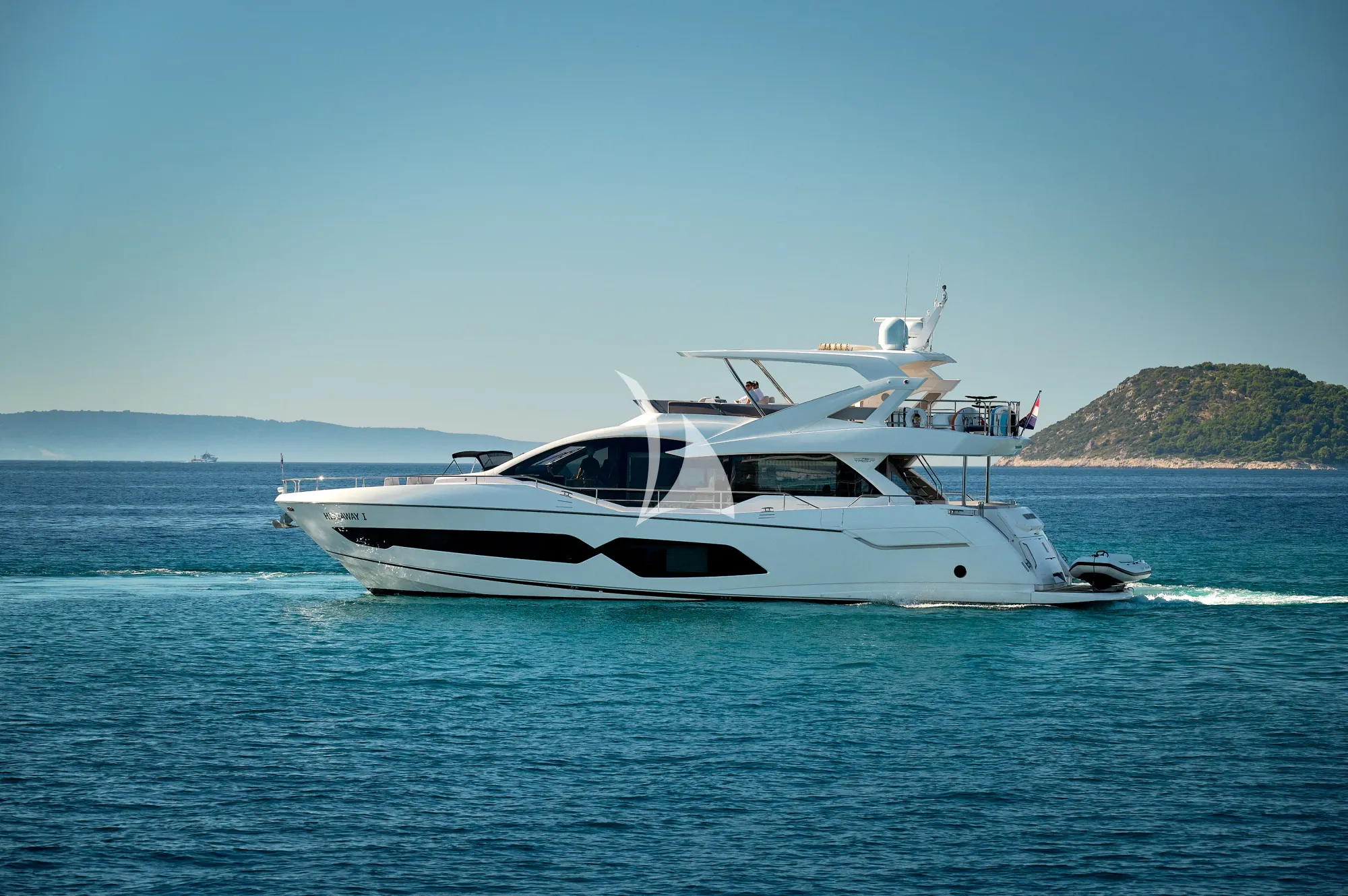 Luxury Crewed Motor Yacht HIDEAWAY photo 3