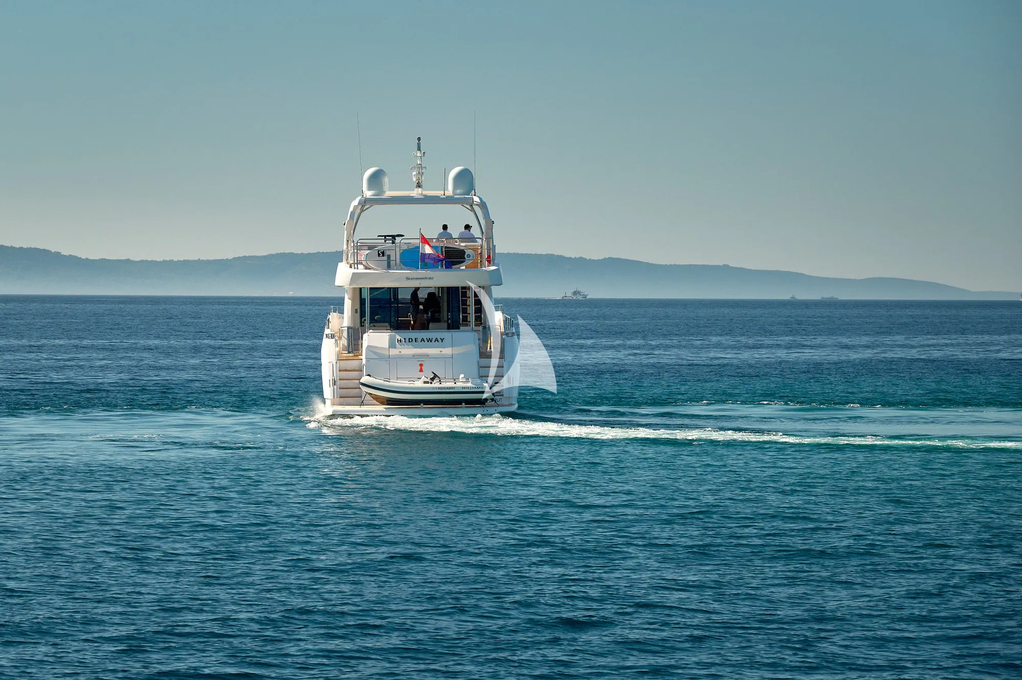 Luxury Crewed Motor Yacht HIDEAWAY photo 4