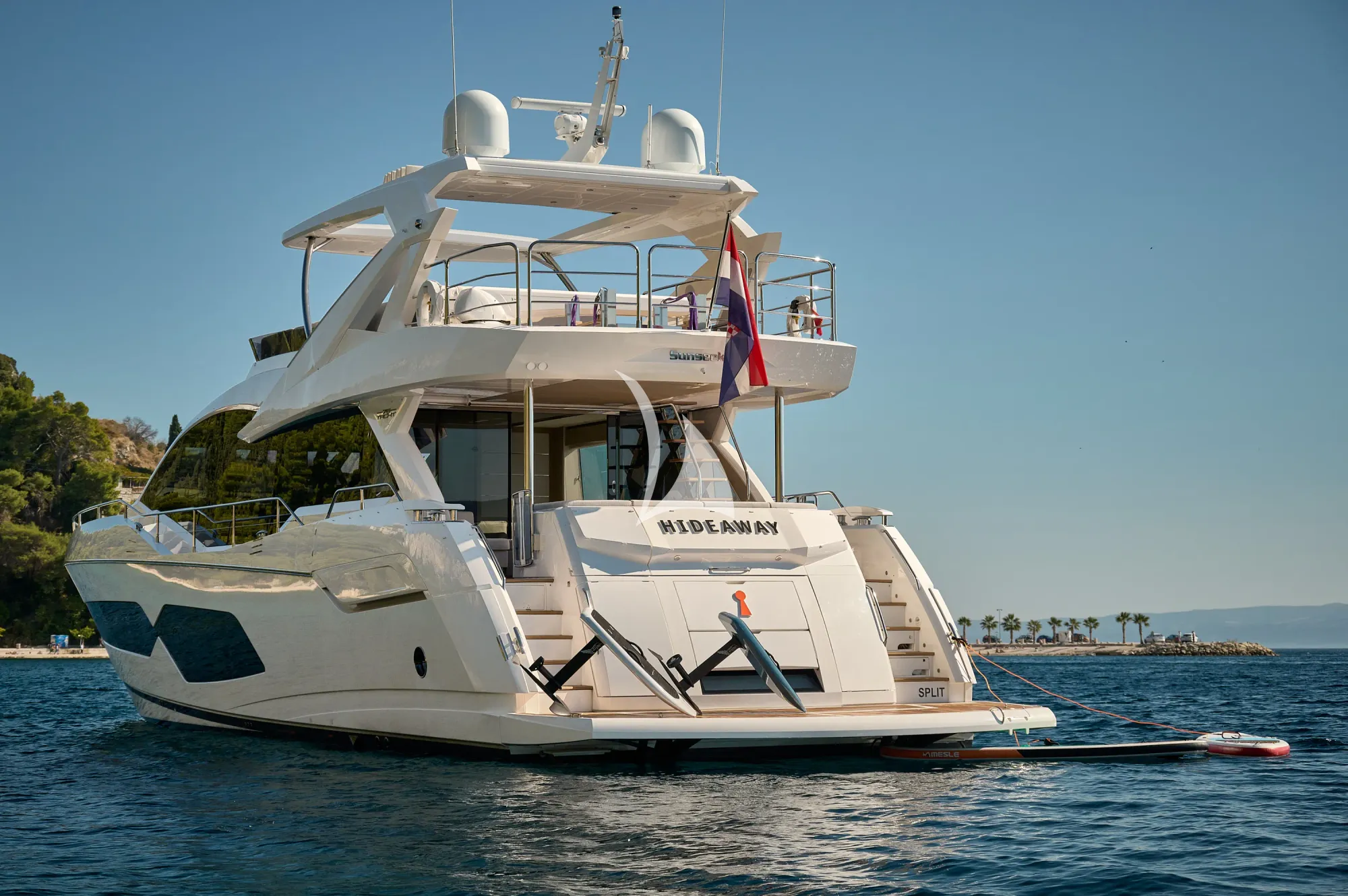 Luxury Crewed Motor Yacht HIDEAWAY photo 6