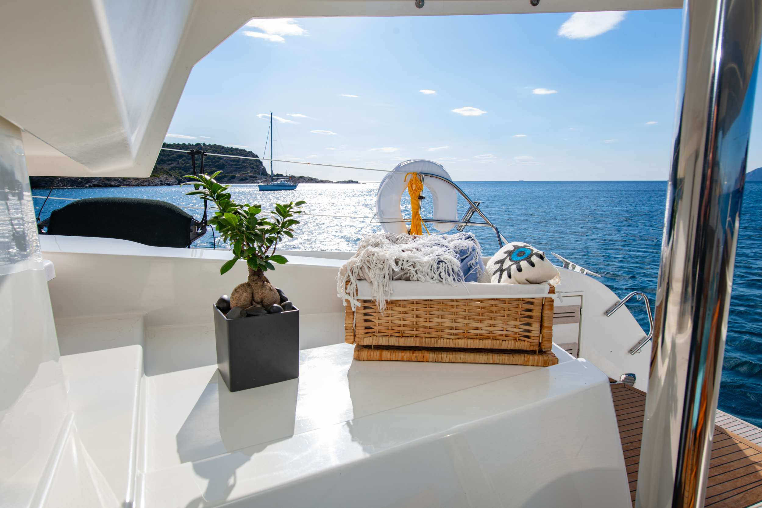 Luxury Crewed Catamaran HIGHJINKS photo 7