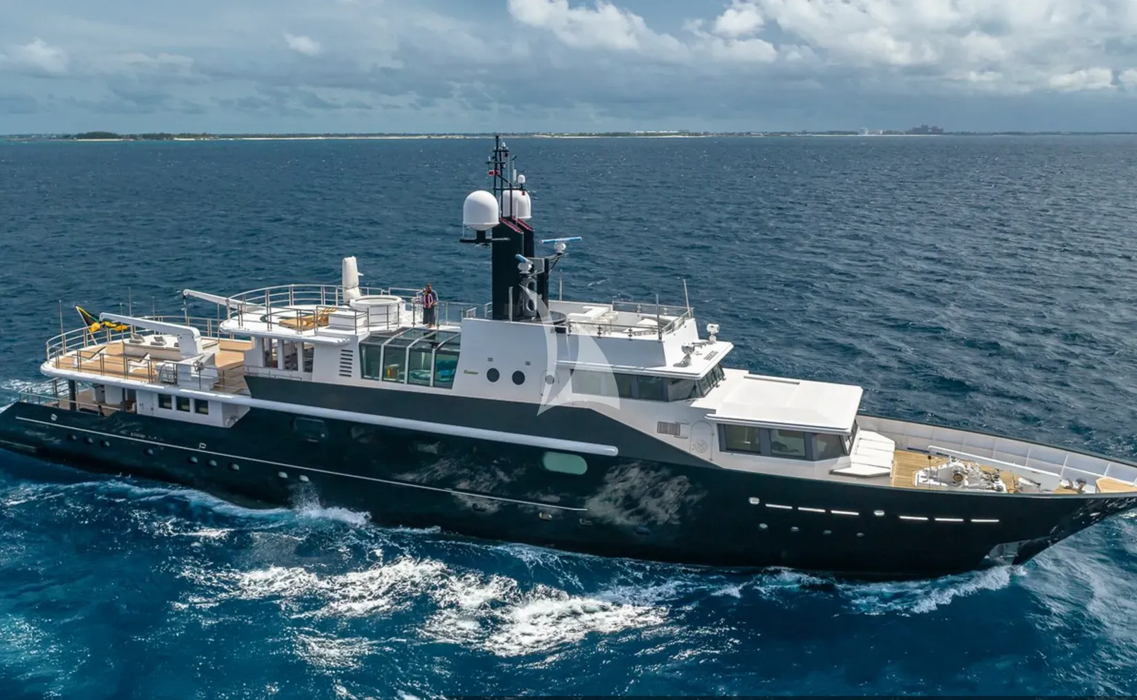 Luxury Crewed Motor Yacht HIGHLANDER photo 4