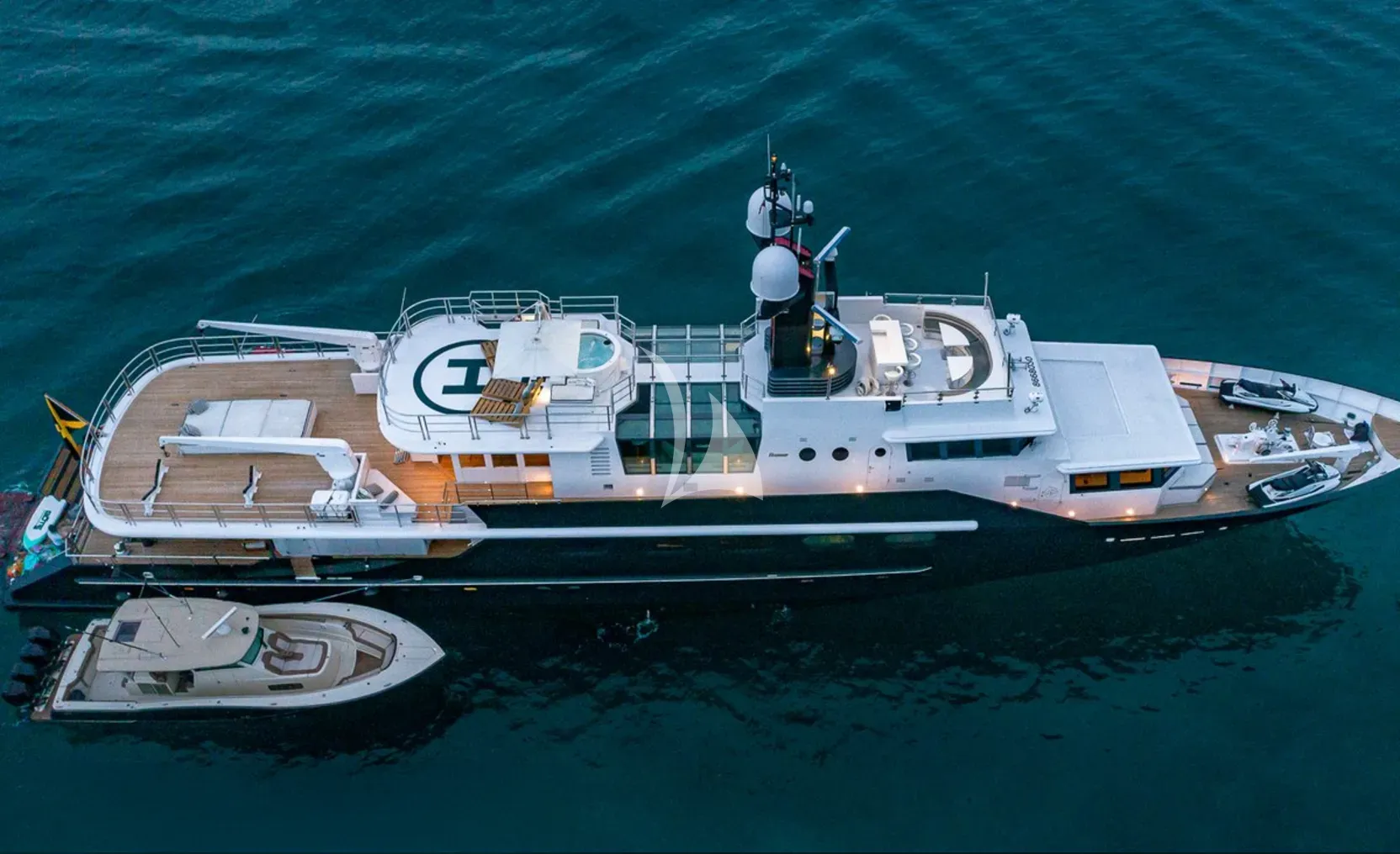 Luxury Crewed Motor Yacht HIGHLANDER photo 5