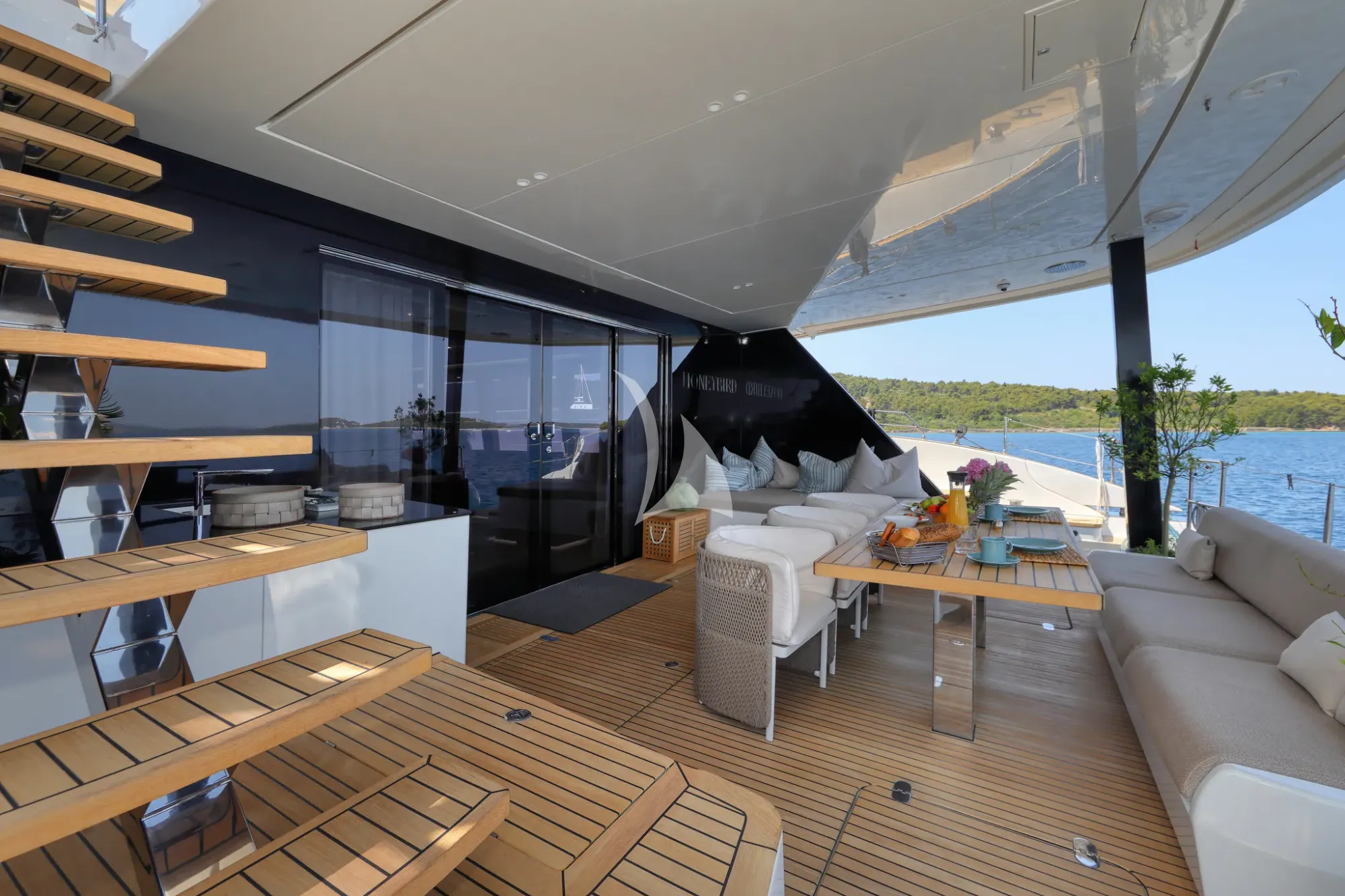 Luxury Crewed Catamaran HONEYBIRD photo 8