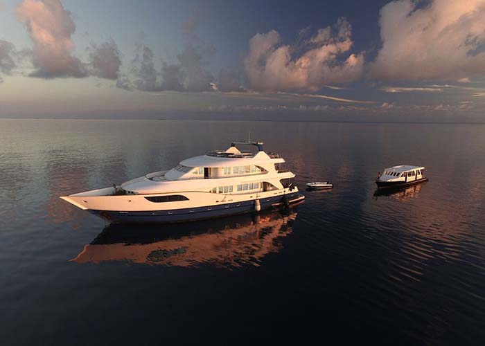 Luxury Crewed Motor Yacht HONORS LEGACY photo 3
