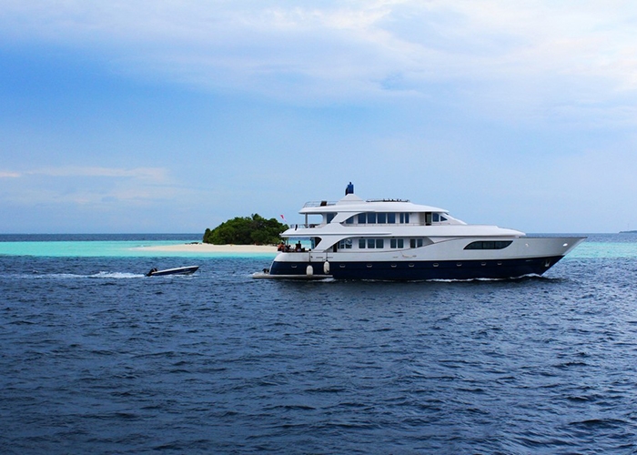 Luxury Crewed Motor Yacht HONORS LEGACY photo 4