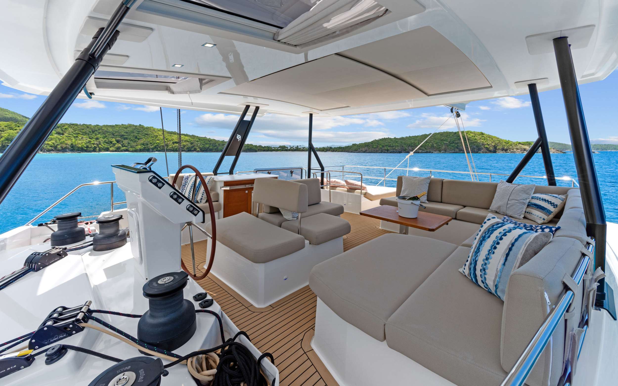 Crewed Catamaran HOURGLASS photo 4