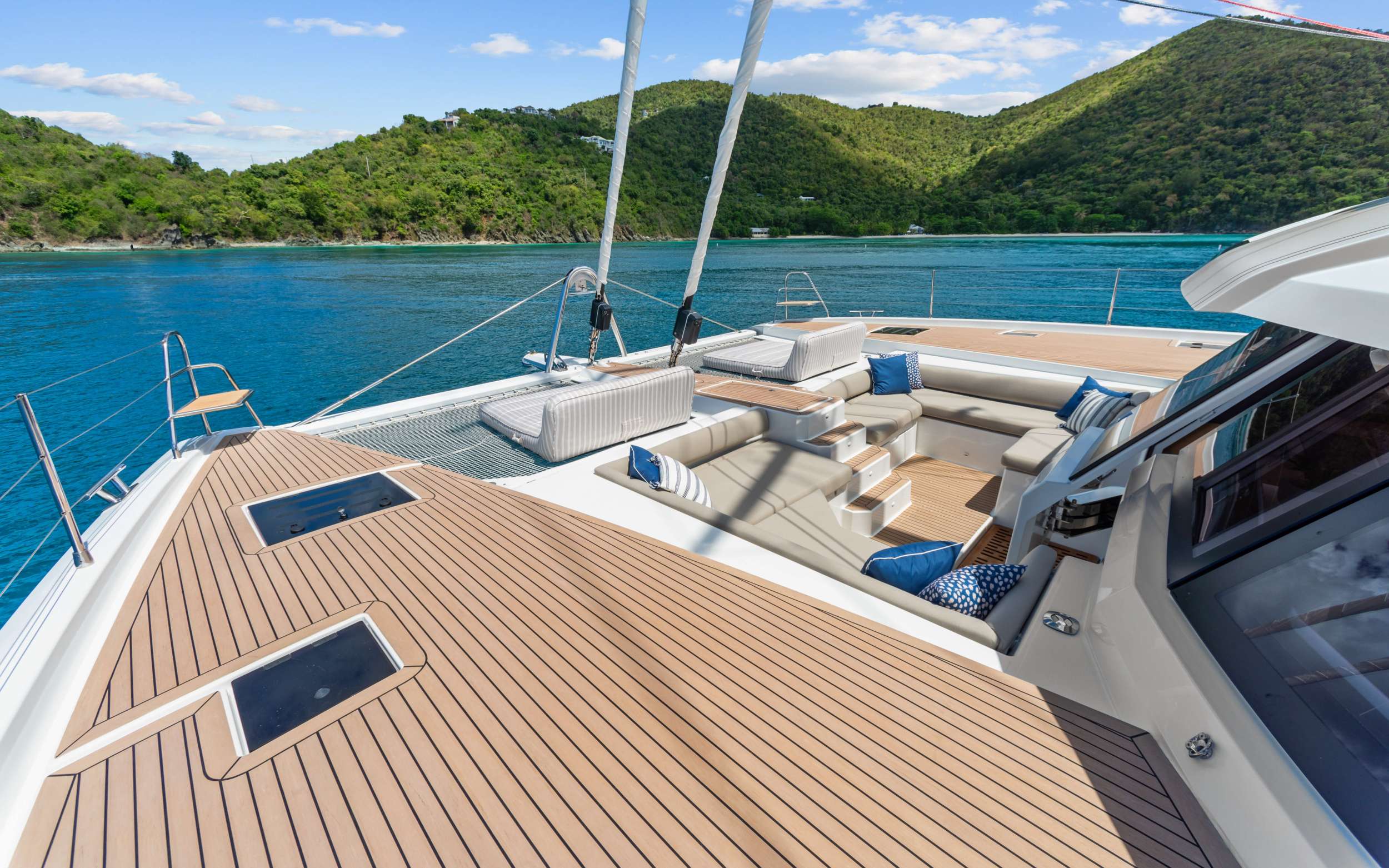 Crewed Catamaran HOURGLASS photo 5