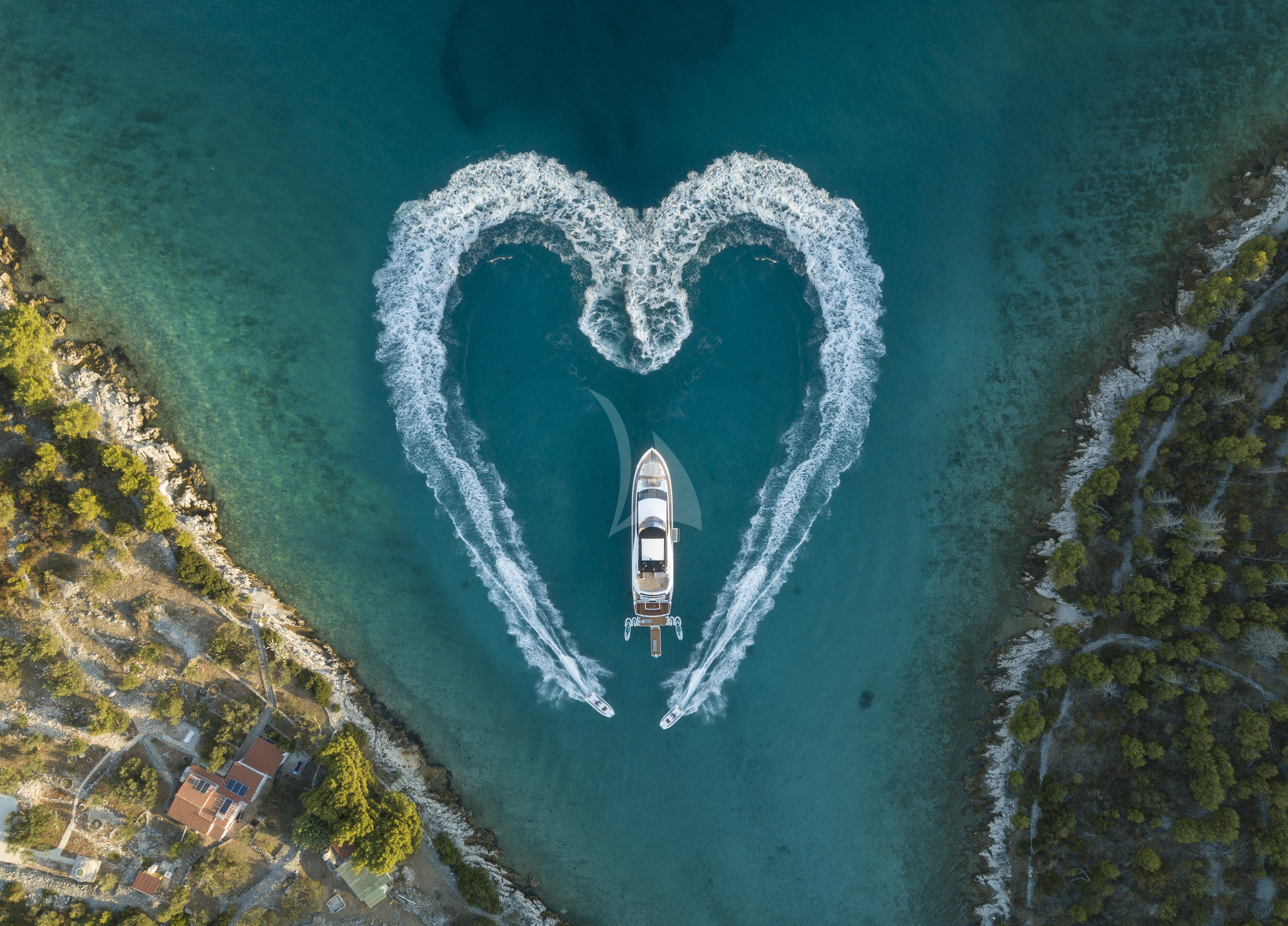 Luxury Crewed Motor Yacht HUNKY DORY OF LONDON photo 3