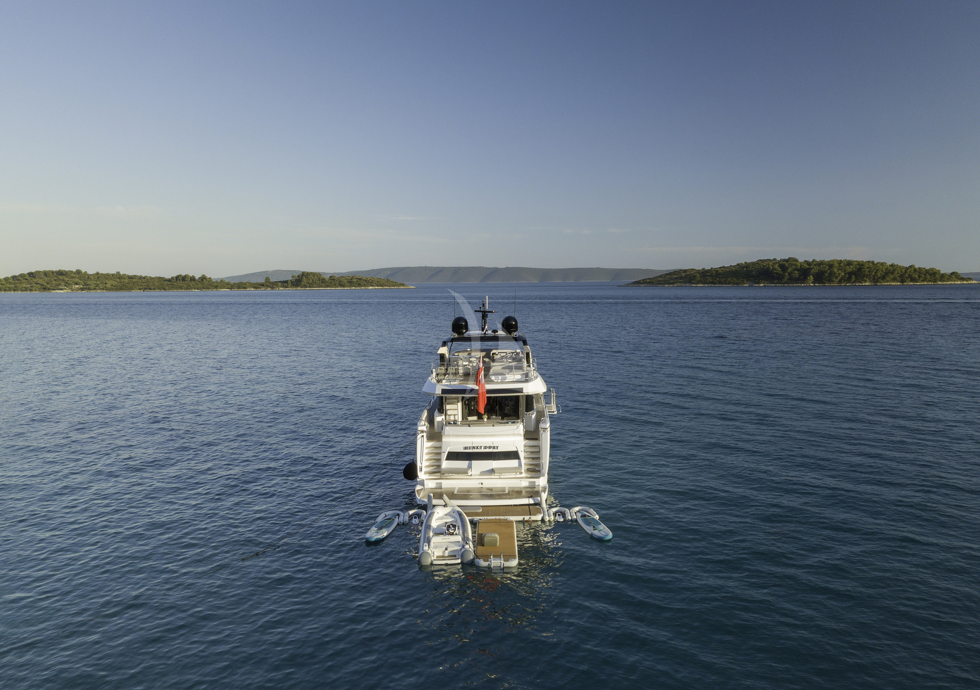 Luxury Crewed Motor Yacht HUNKY DORY OF LONDON photo 5