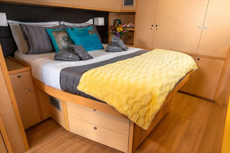 Luxury Crewed Catamaran HUNTRESS photo 7