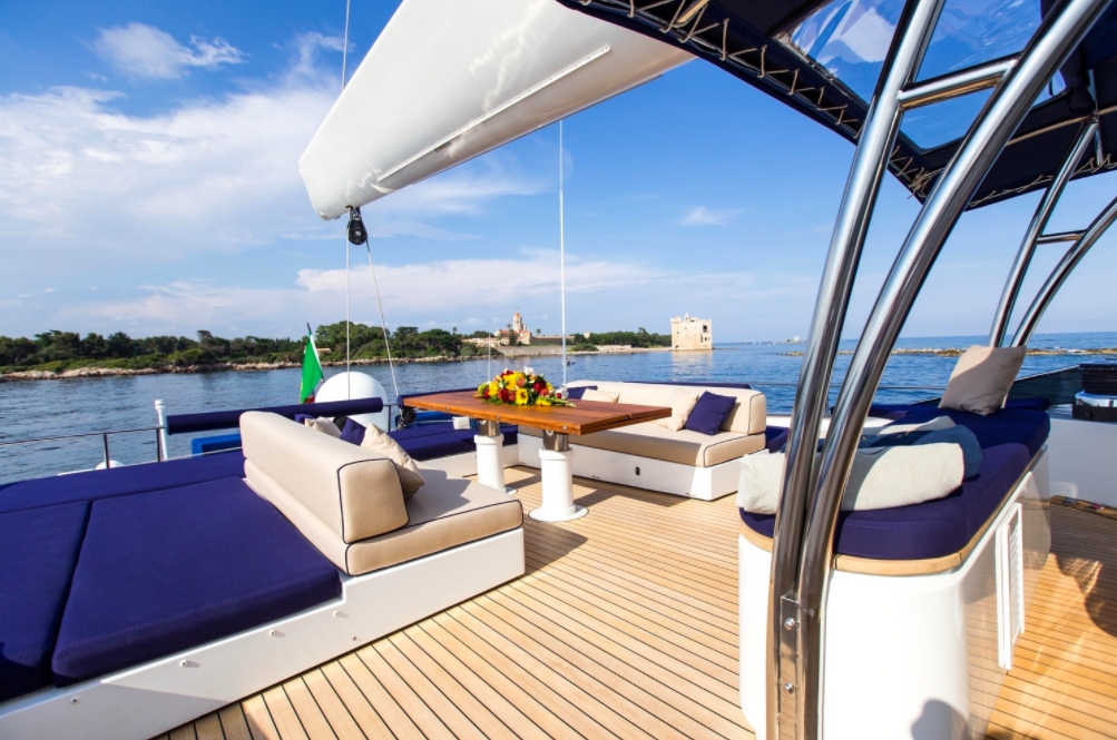 Luxury Crewed Catamaran HUTIANE photo 4