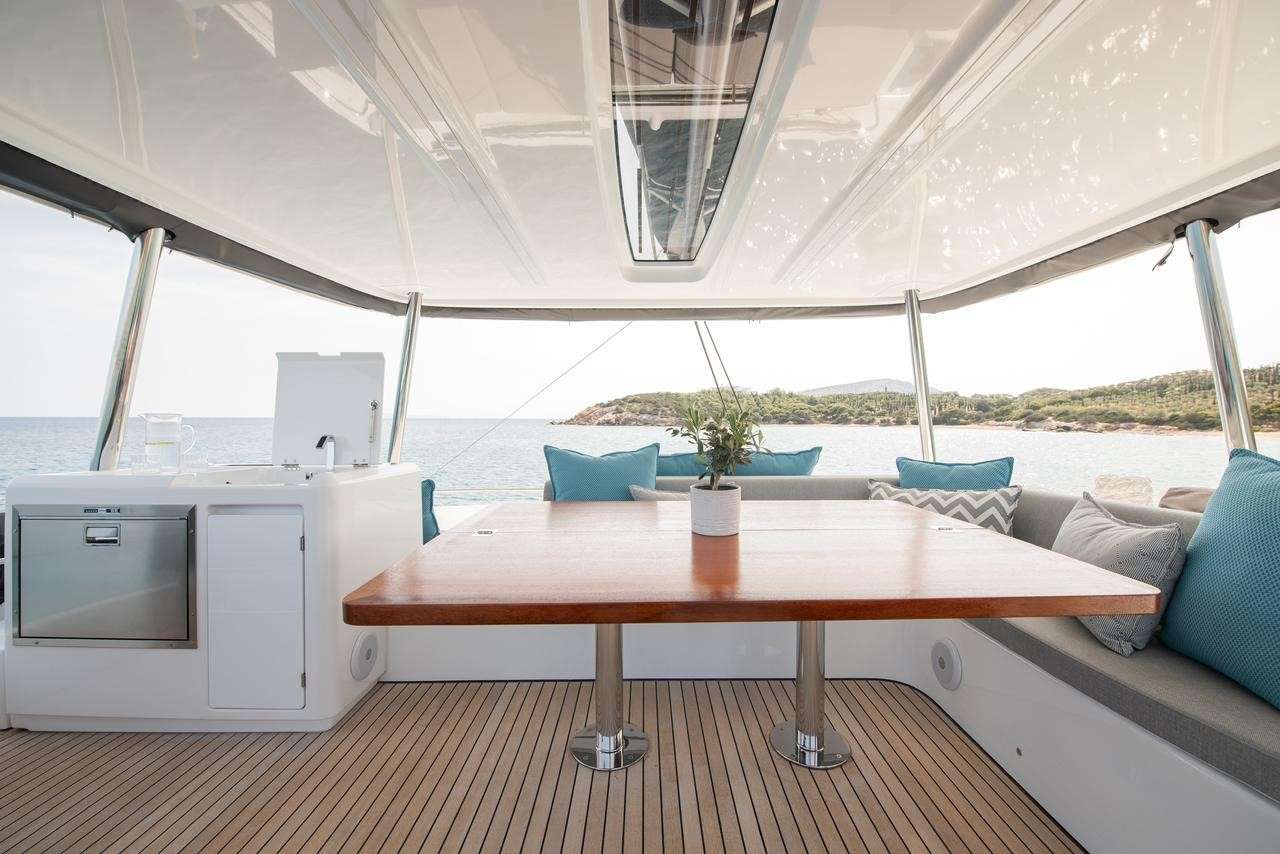 Luxury Crewed Catamaran HYDRUS photo 5