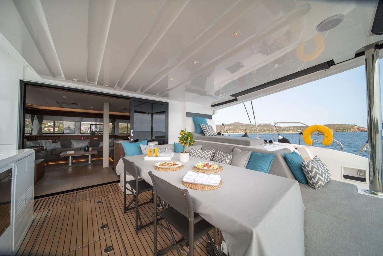 Luxury Crewed Catamaran HYDRUS photo 6