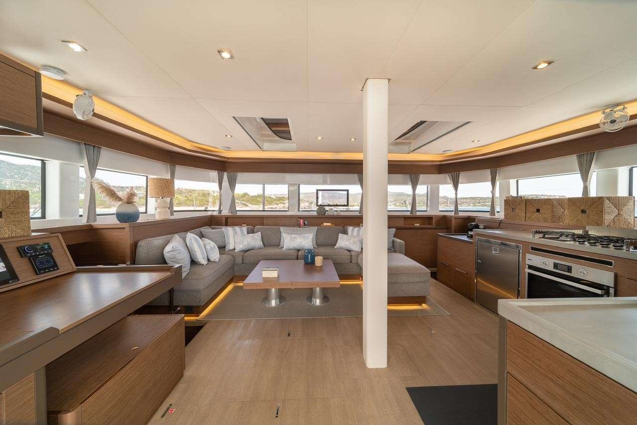 Luxury Crewed Catamaran HYDRUS photo 8