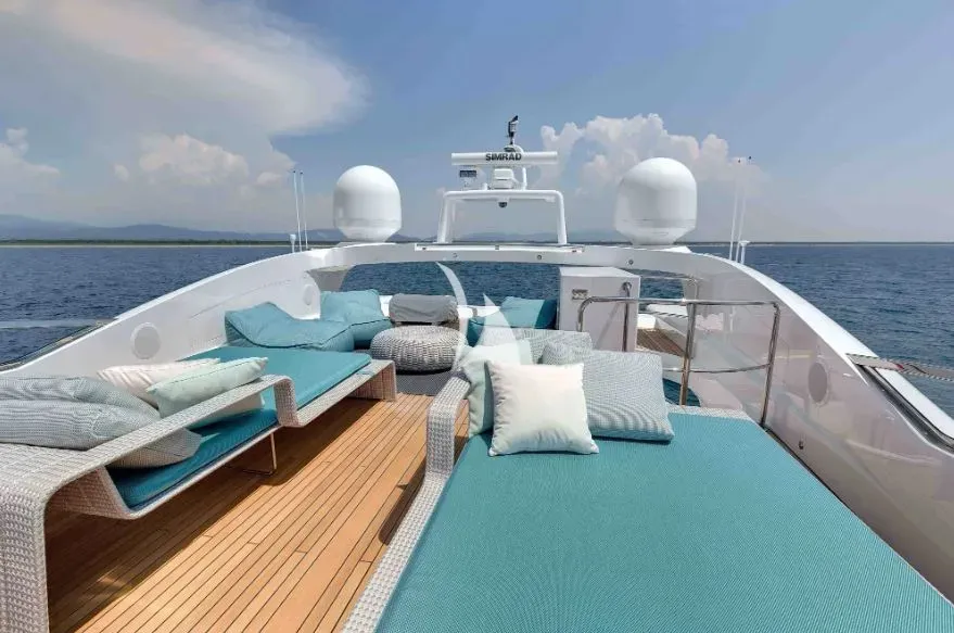 Luxury Crewed Motor Yacht IARY photo 4