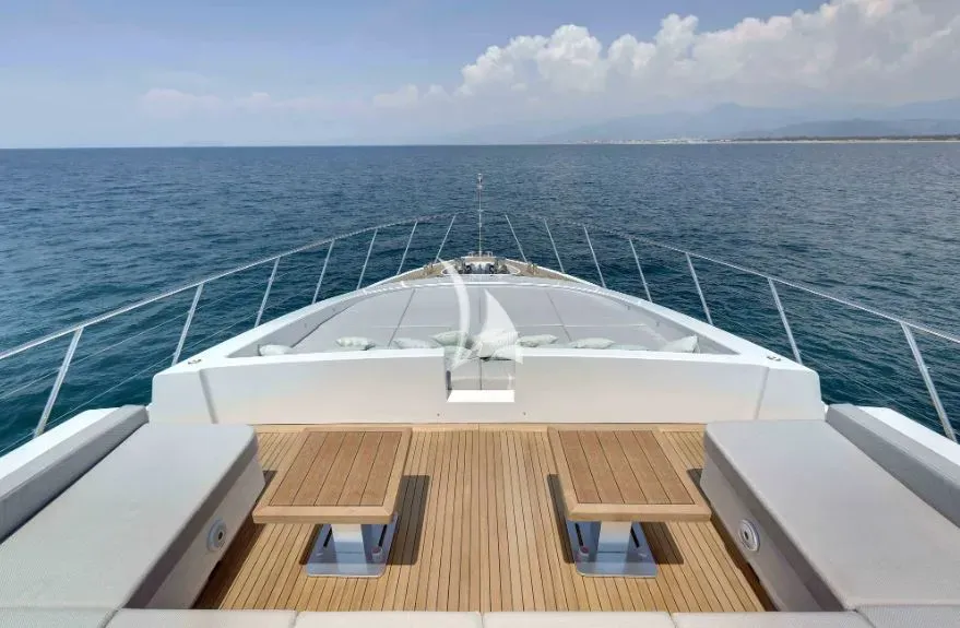 Luxury Crewed Motor Yacht IARY photo 6