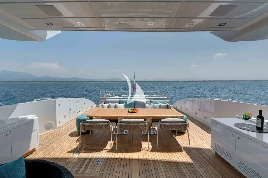 Luxury Crewed Motor Yacht IARY photo 7