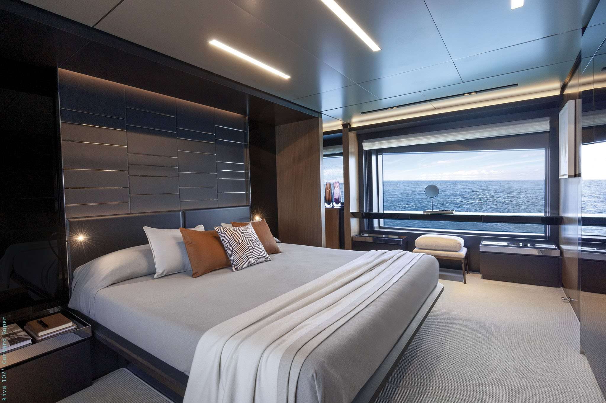 Luxury Crewed Motor Yacht ICONA photo 6