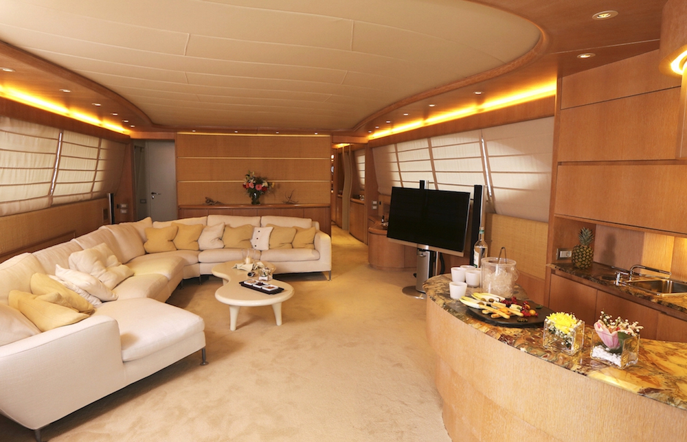 Luxury Crewed Motor Yacht IF photo 6