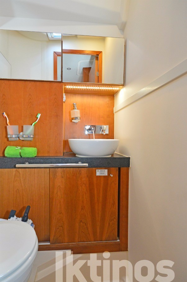 Bareboat Sailing Yacht IKTINOS photo 5