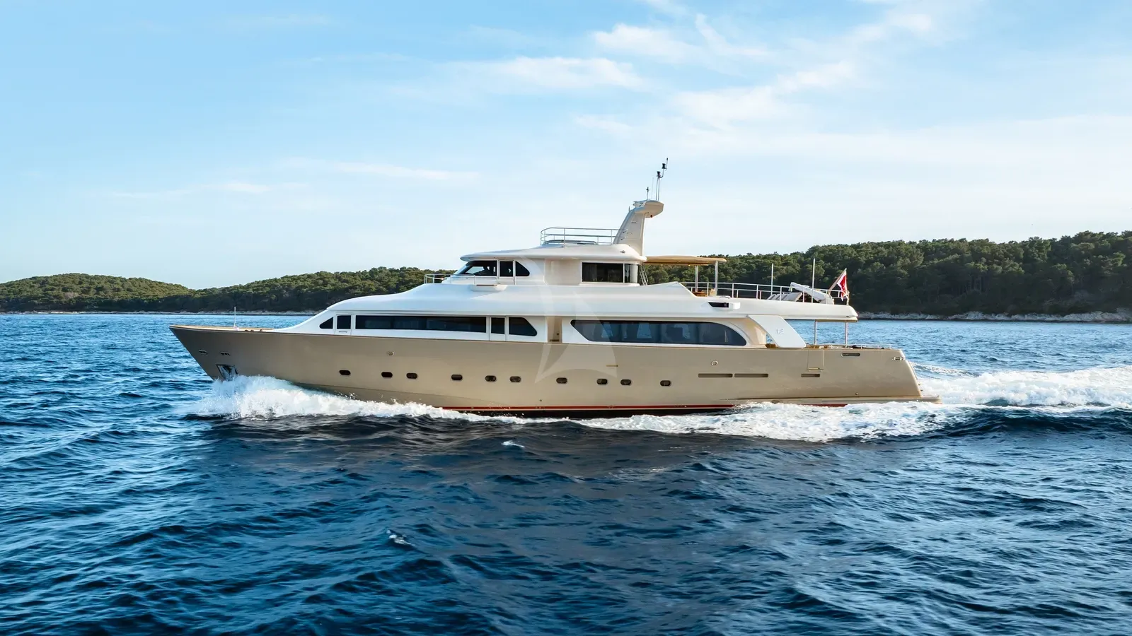 Luxury Crewed Motor Yacht IMAGINE photo 4