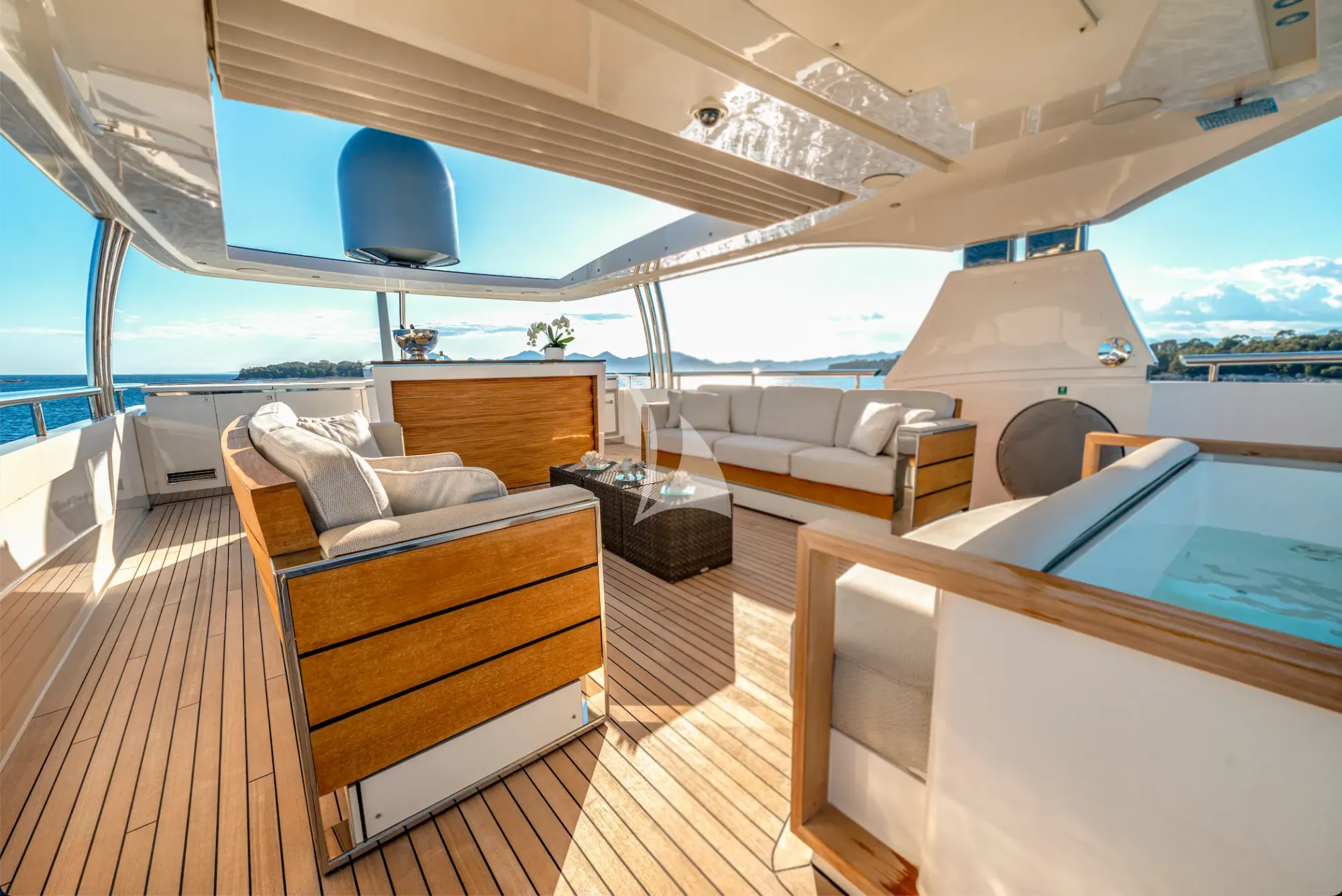 Luxury Crewed Motor Yacht IMPERIAL PRINCESS BEATRICE photo 7