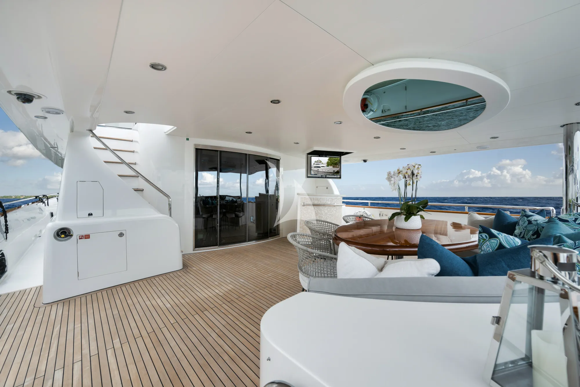 Crewed Motor Yacht IN THE ZONE photo 5
