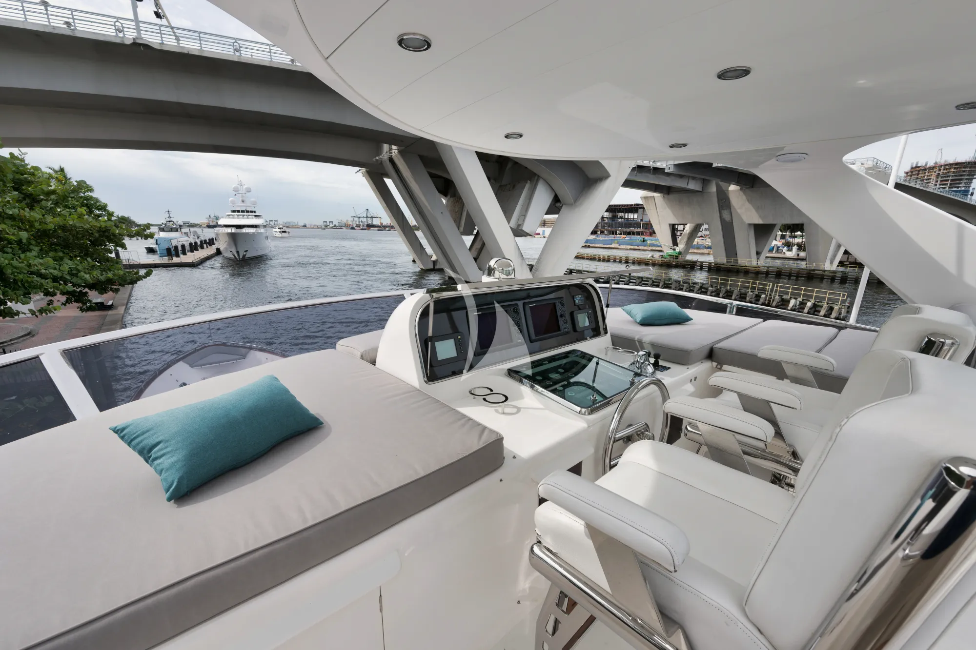 Crewed Motor Yacht IN THE ZONE photo 8