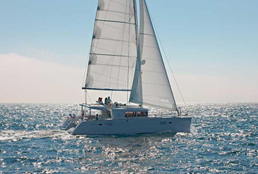 Bareboat Catamaran INCOMMUNICADO