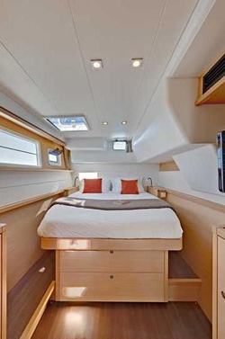 Bareboat Catamaran INCOMMUNICADO photo 3