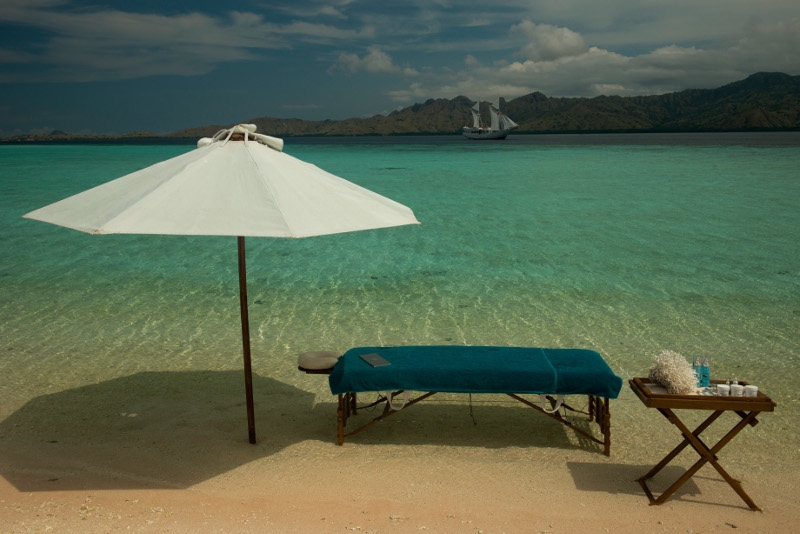 Luxury Crewed Sailing Yacht Indonesian Honeymoon Cruise photo 6