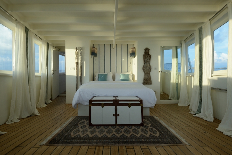 Luxury Crewed Sailing Yacht Indonesian Honeymoon Cruise photo 8