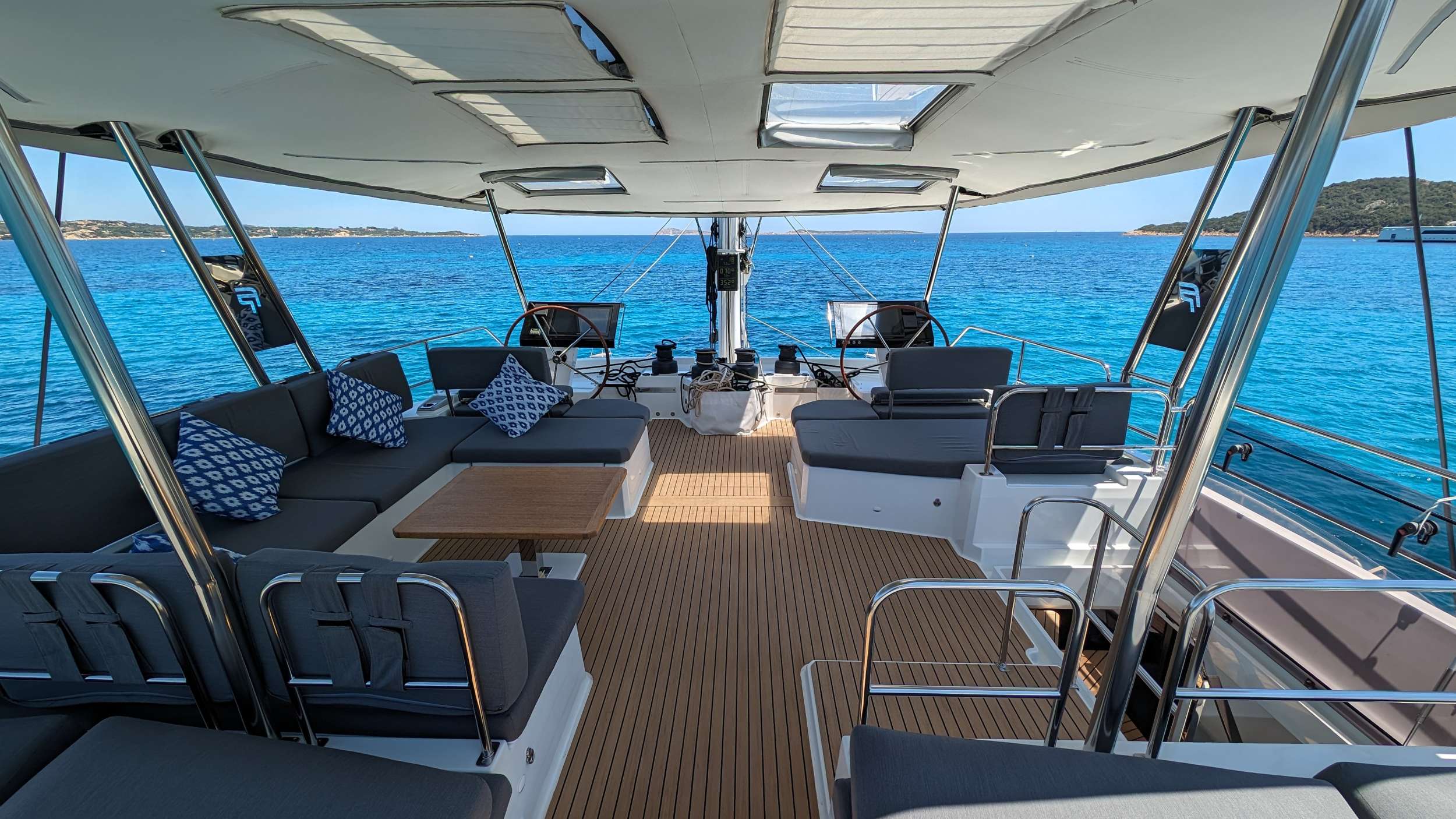 Crewed Catamaran INSPIRANTE photo 4