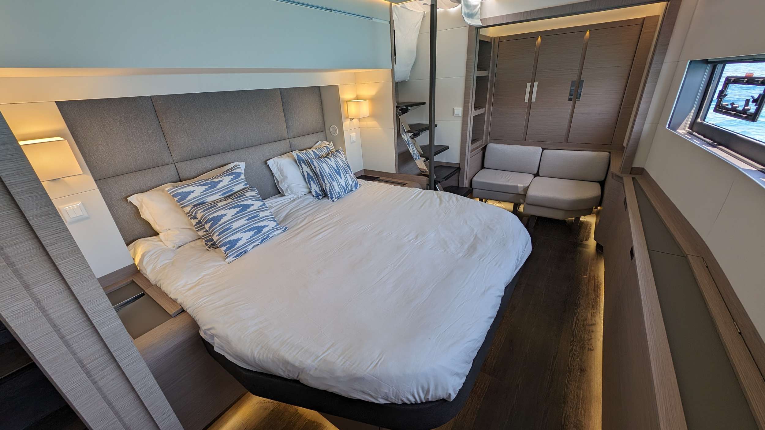 Crewed Catamaran INSPIRANTE photo 6