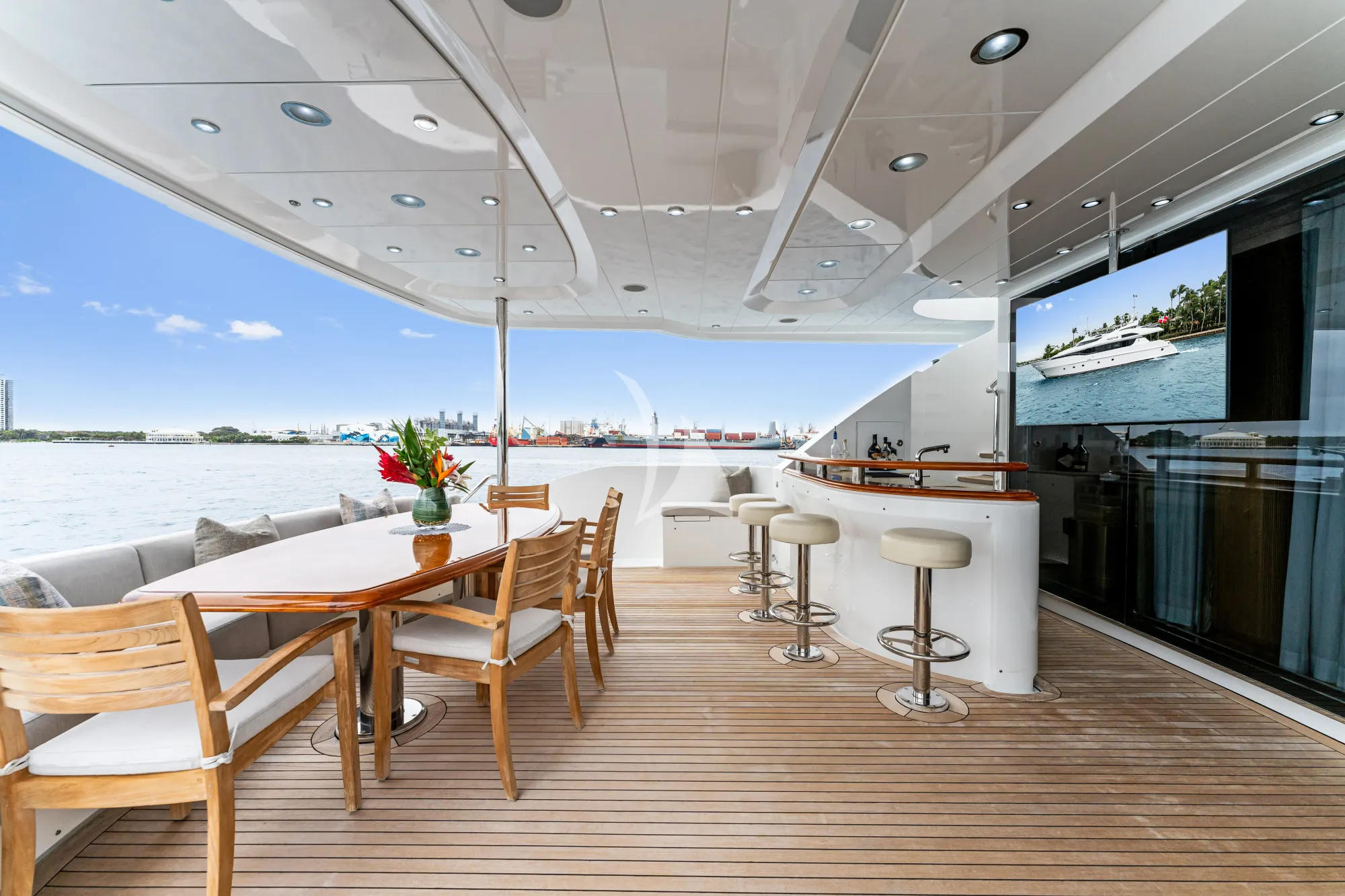 Crewed Motor Yacht INVICTUS photo 5