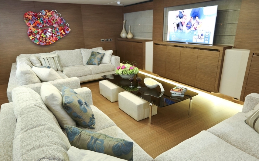 Luxury Crewed Motor Yacht IPANEMAS photo 6