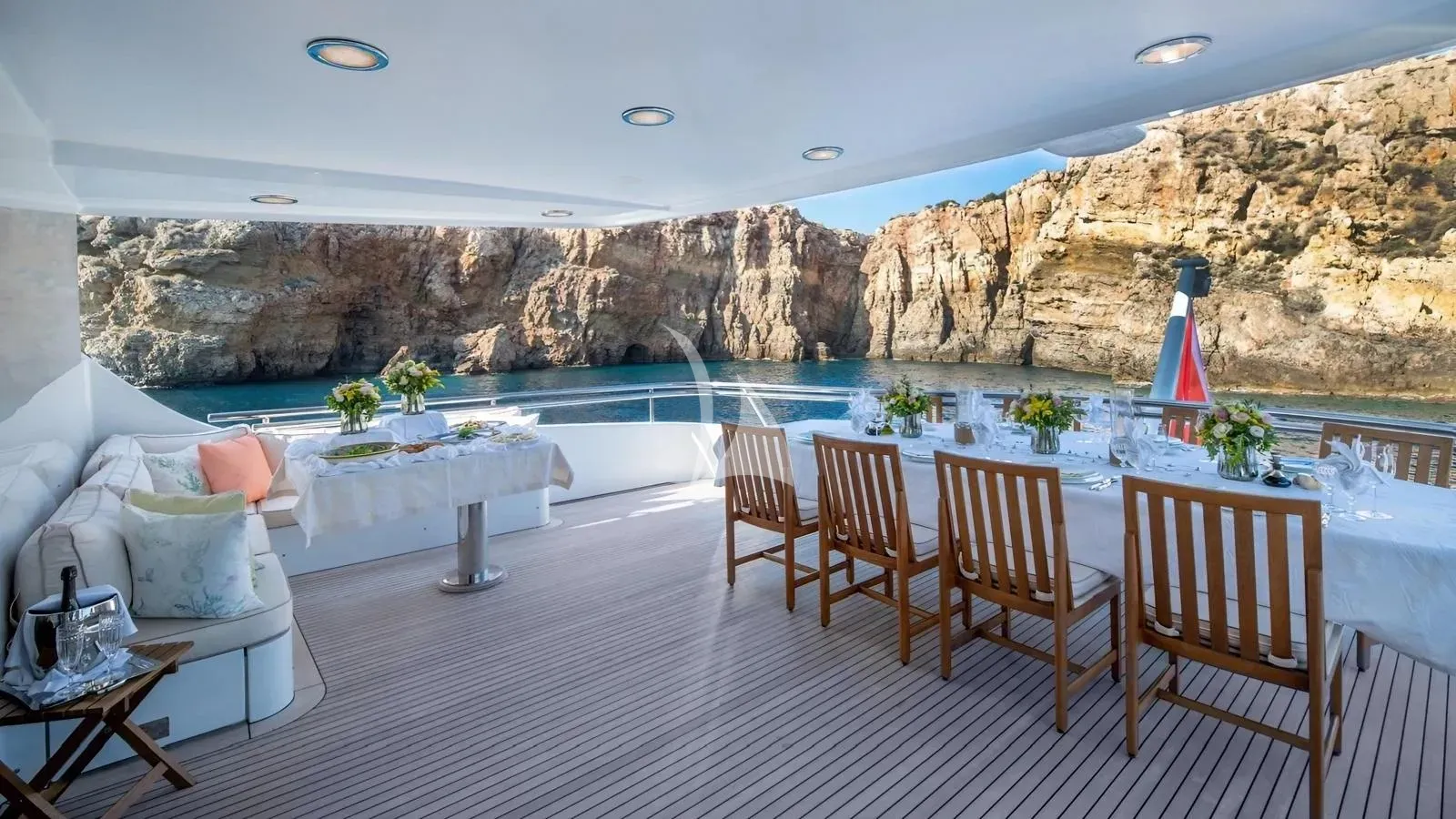 Luxury Crewed Motor Yacht IRAVATI photo 7