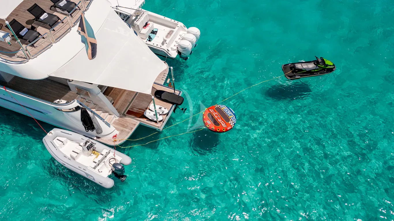 Luxury Crewed Motor Yacht ISLAND COWBOY photo 7