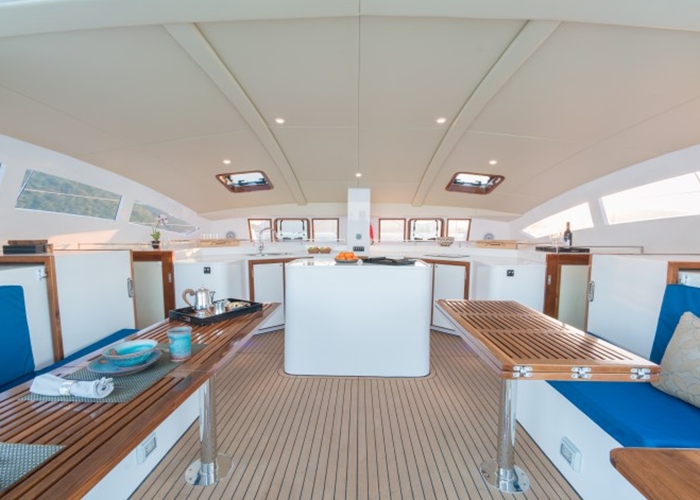 Bareboat Catamaran Island Spirit 410 photo 7