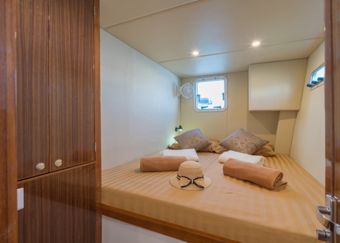 Bareboat Catamaran Island Spirit 410 photo 8