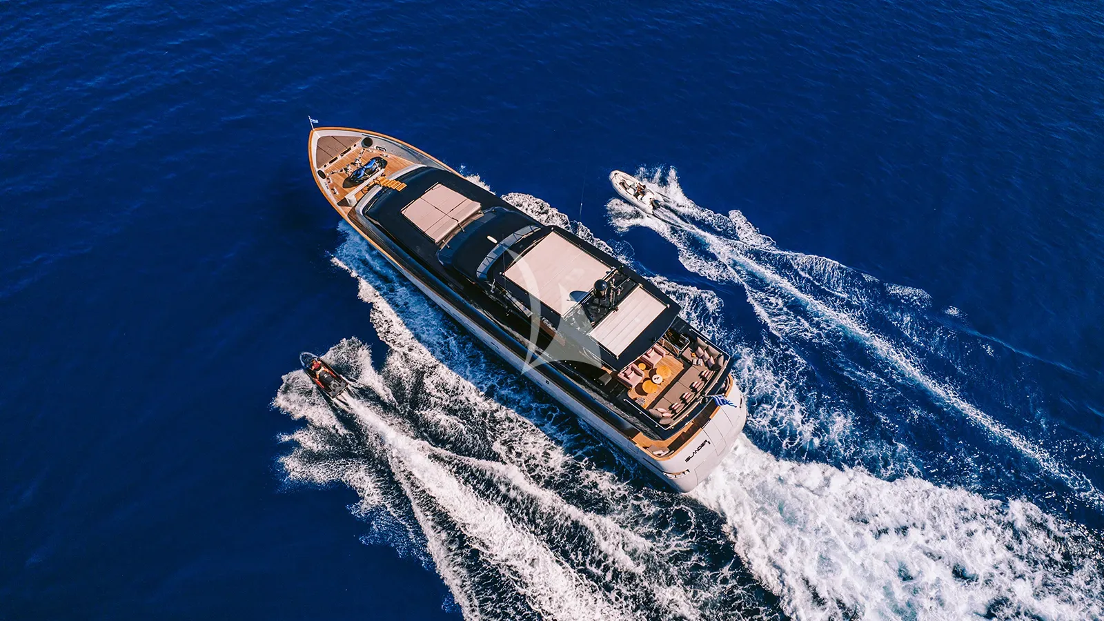 Luxury Crewed Motor Yacht ISLANDER II photo 3