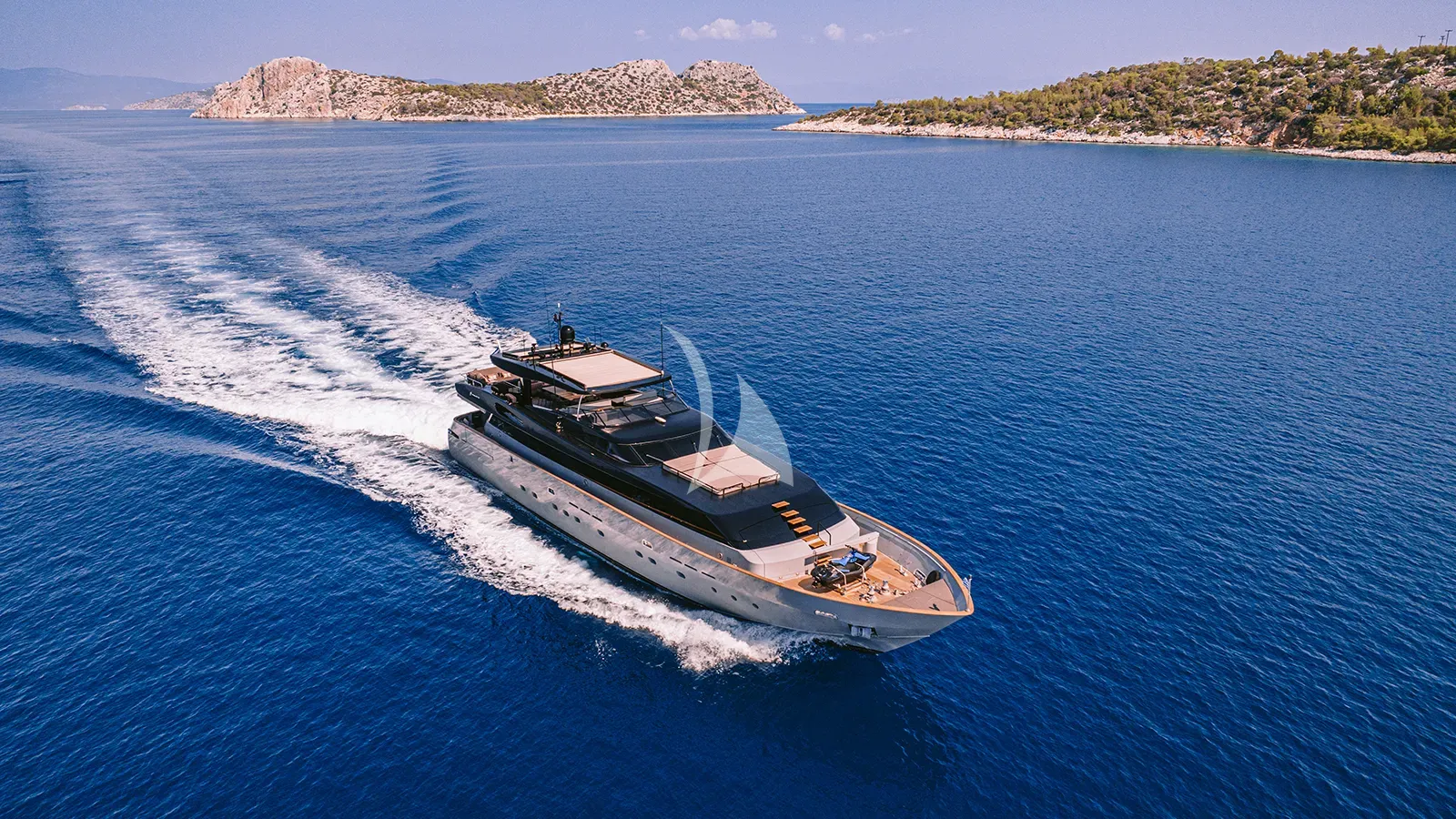 Luxury Crewed Motor Yacht ISLANDER II photo 4