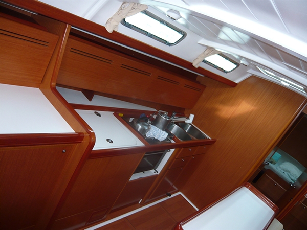 Bareboat Sailing Yacht ISLE DANCE II photo 3