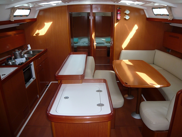 Bareboat Sailing Yacht ISLE DANCE II photo 4