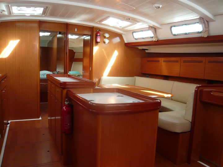 Bareboat Sailing Yacht ISLE DANCE II photo 8