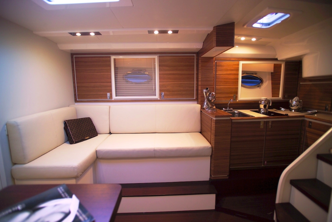 Crewed Motor Yacht Itama 40 photo 4