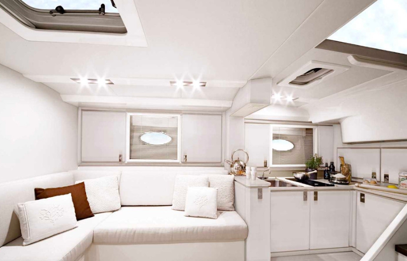 Crewed Motor Yacht Itama 40 photo 4