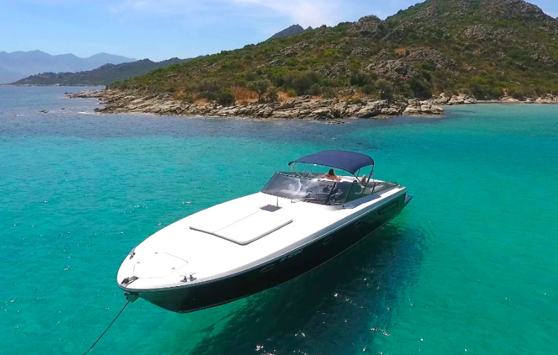 Crewed Motor Yacht Itama 40 photo 5